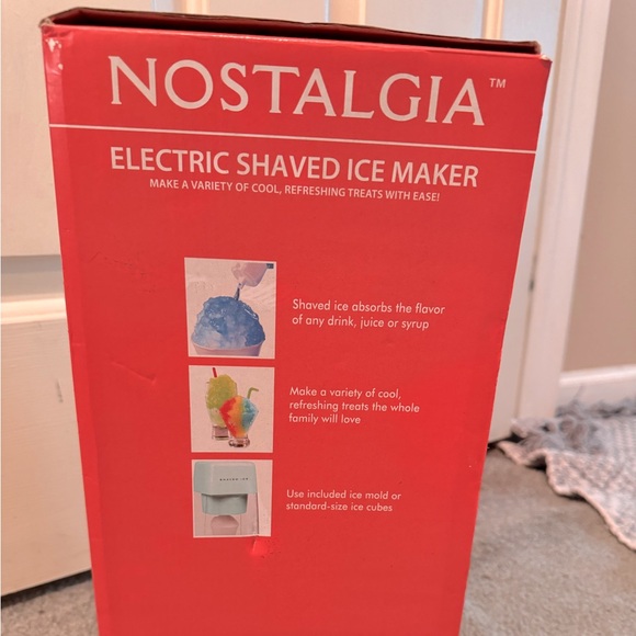 New in box Nostalgia electric ice shaver - Picture 2 of 2